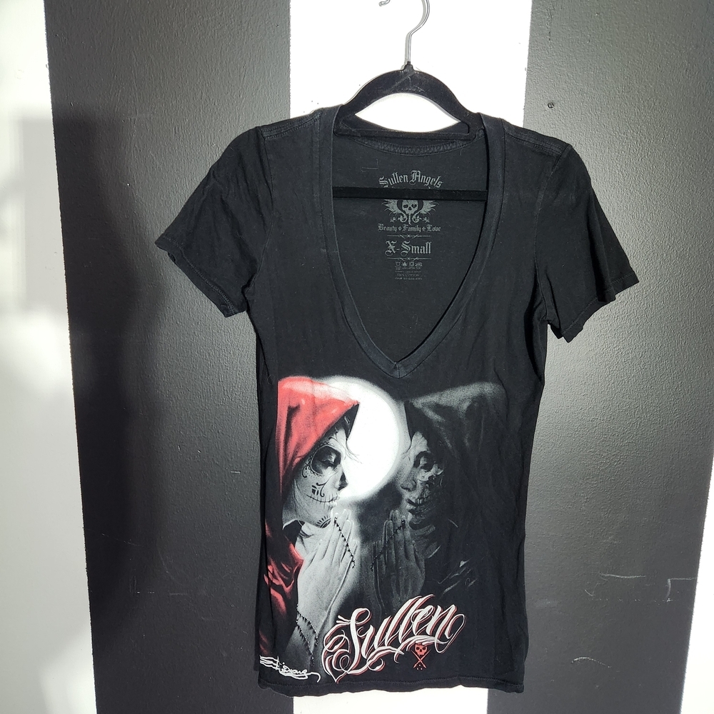 Sullen Women's Black and Red V-Neck Tee